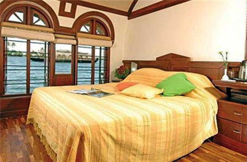 Lemon Tree Vembanad Lake Resort, Kerala Alappuzha Bagian luar foto