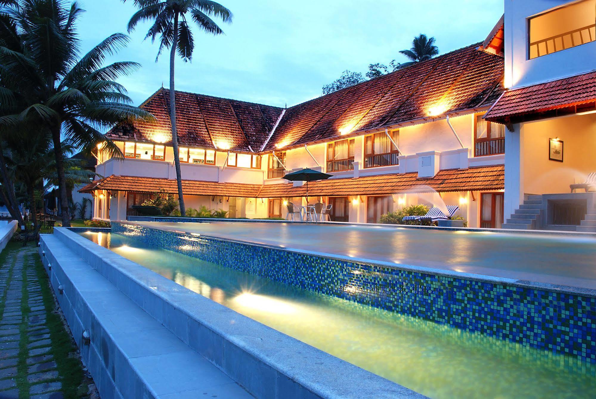 Lemon Tree Vembanad Lake Resort, Kerala Alappuzha Bagian luar foto