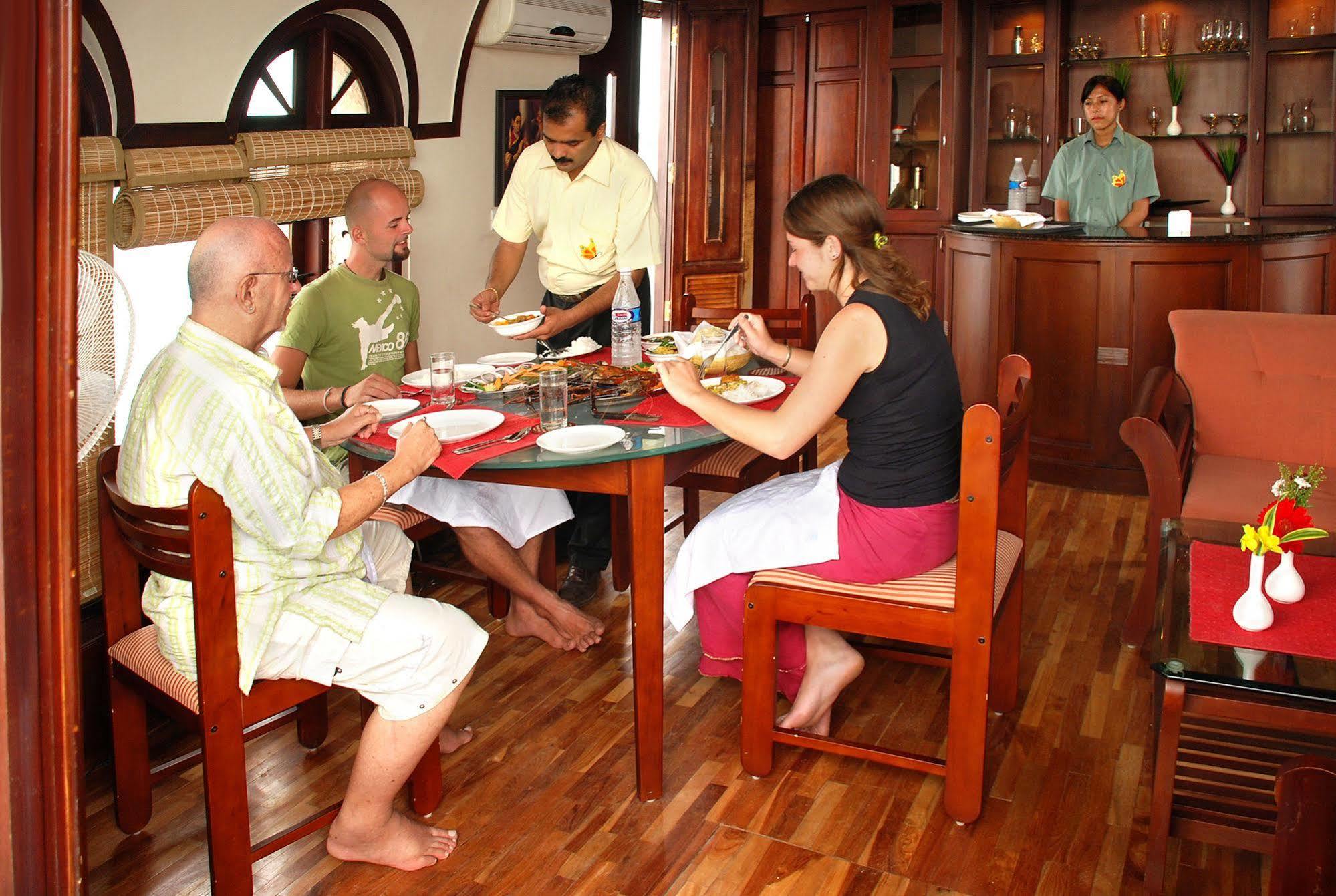 Lemon Tree Vembanad Lake Resort, Kerala Alappuzha Bagian luar foto