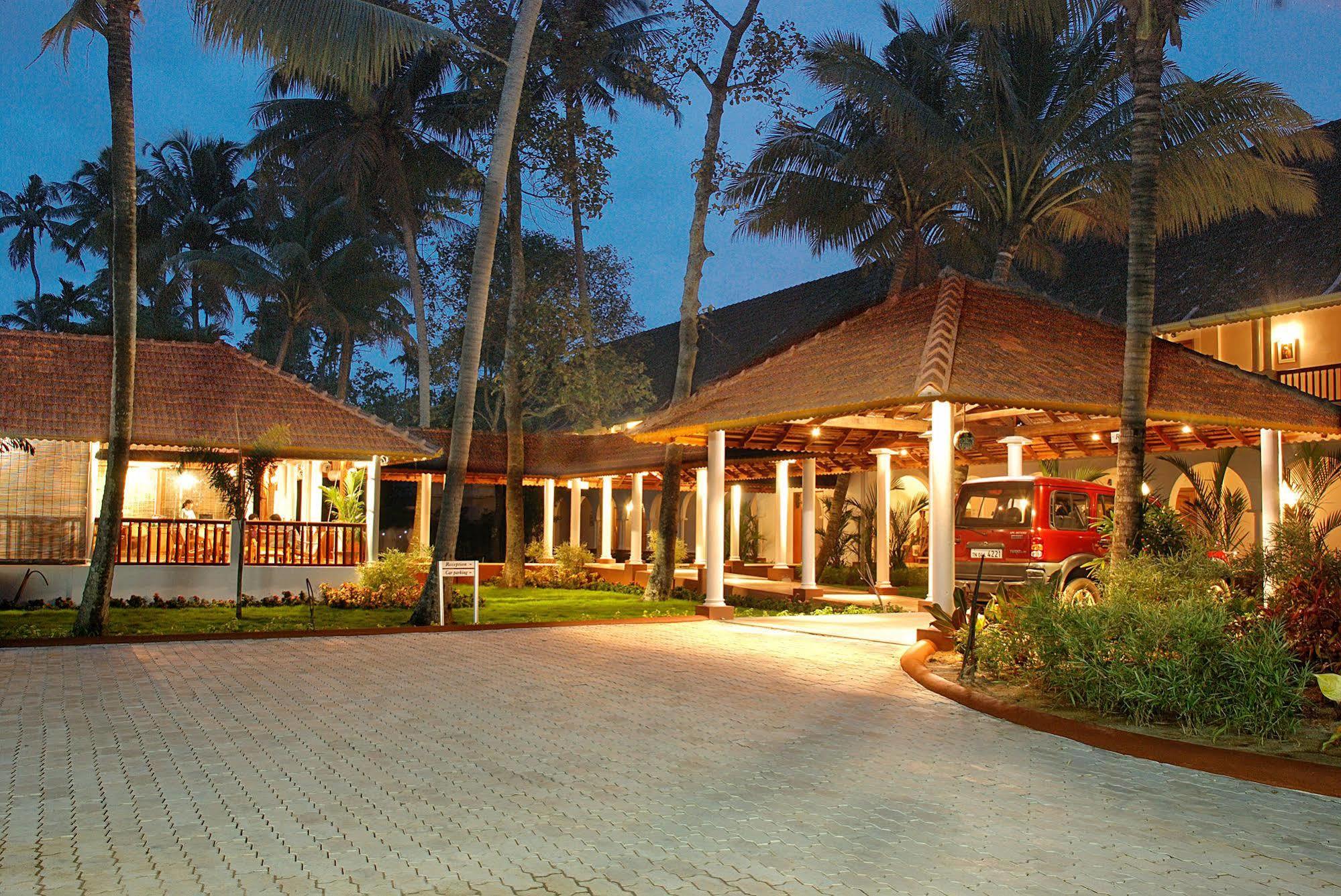 Lemon Tree Vembanad Lake Resort, Kerala Alappuzha Bagian luar foto